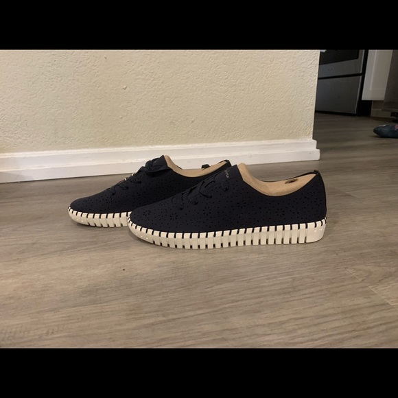 Women’s Skechers memory foam sneaker - Picture 5 of 5